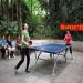 Partie de ping pong au parc.